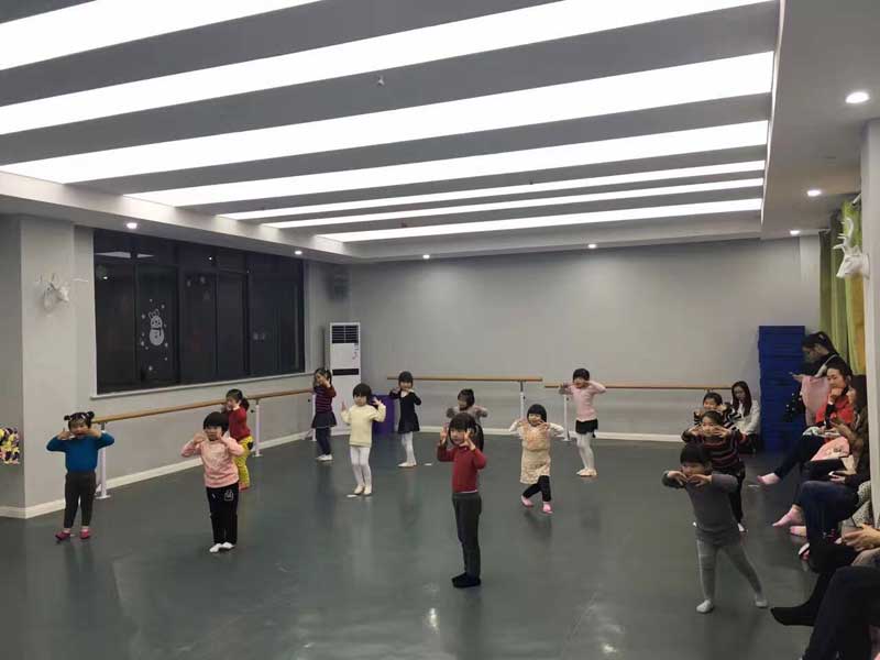 舞蹈房裝修時(shí)，舞蹈地膠該如何選擇？